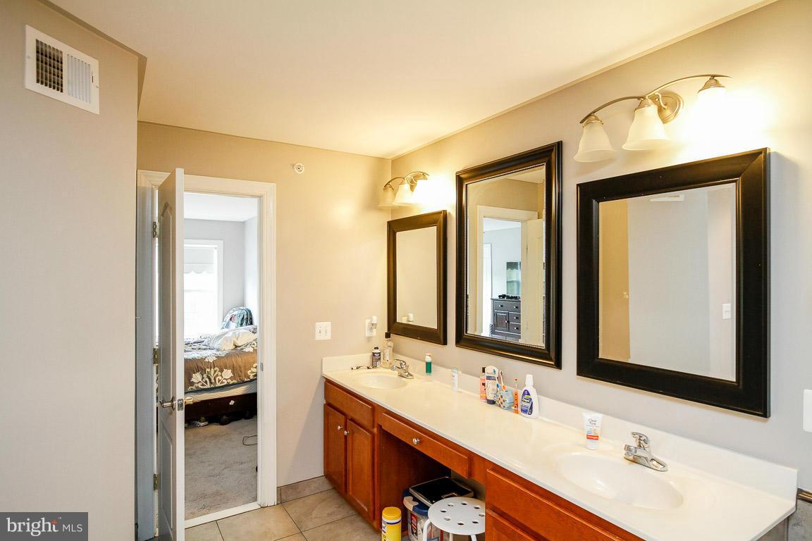 14837 Cloverdale Road, Unit 93 Woodbridge, VA 22193 - Photo 14 of 28 Bath (Master)