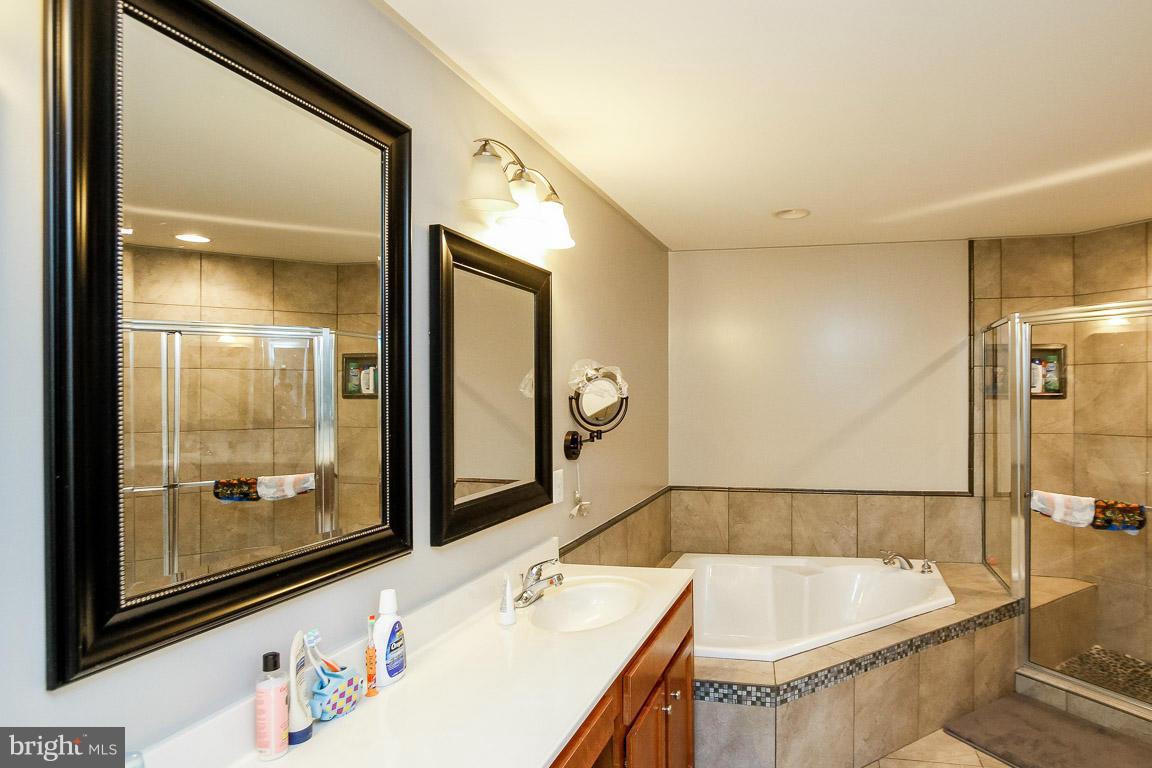 14837 Cloverdale Road, Unit 93 Woodbridge, VA 22193 - Photo 15 of 28 Bath (Master)