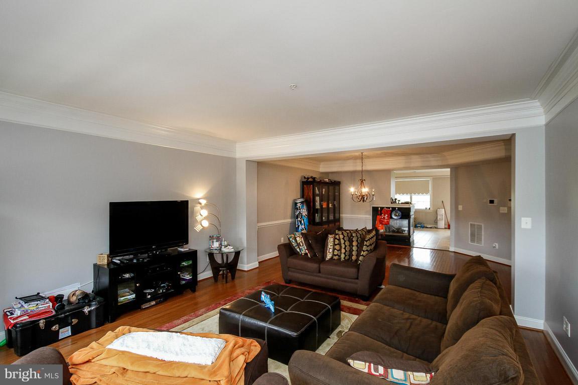14837 Cloverdale Road, Unit 93 Woodbridge, VA 22193 - Photo 22 of 28 Family Room