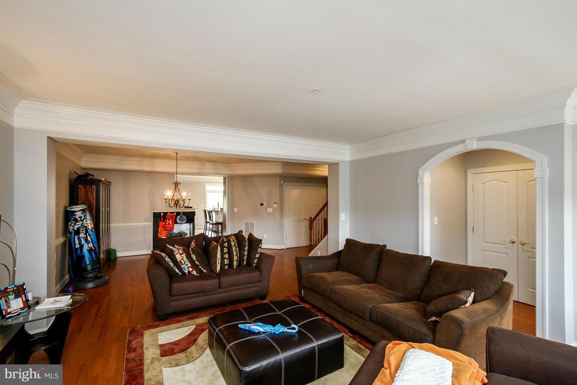 14837 Cloverdale Road, Unit 93 Woodbridge, VA 22193 - Photo 23 of 28 Family Room