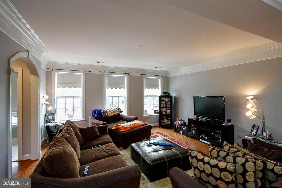 14837 Cloverdale Road, Unit 93 Woodbridge, VA 22193 - Photo 25 of 28 Family Room