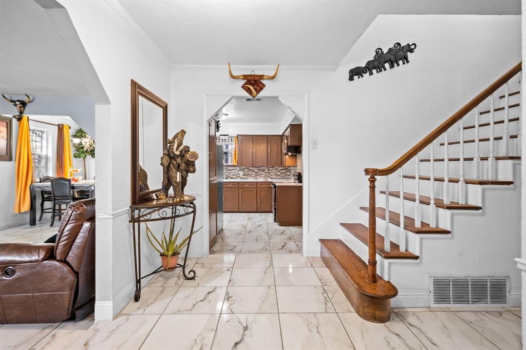 2133 Pleasant Drive Dallas, TX 75227 - Photo 5 of 40