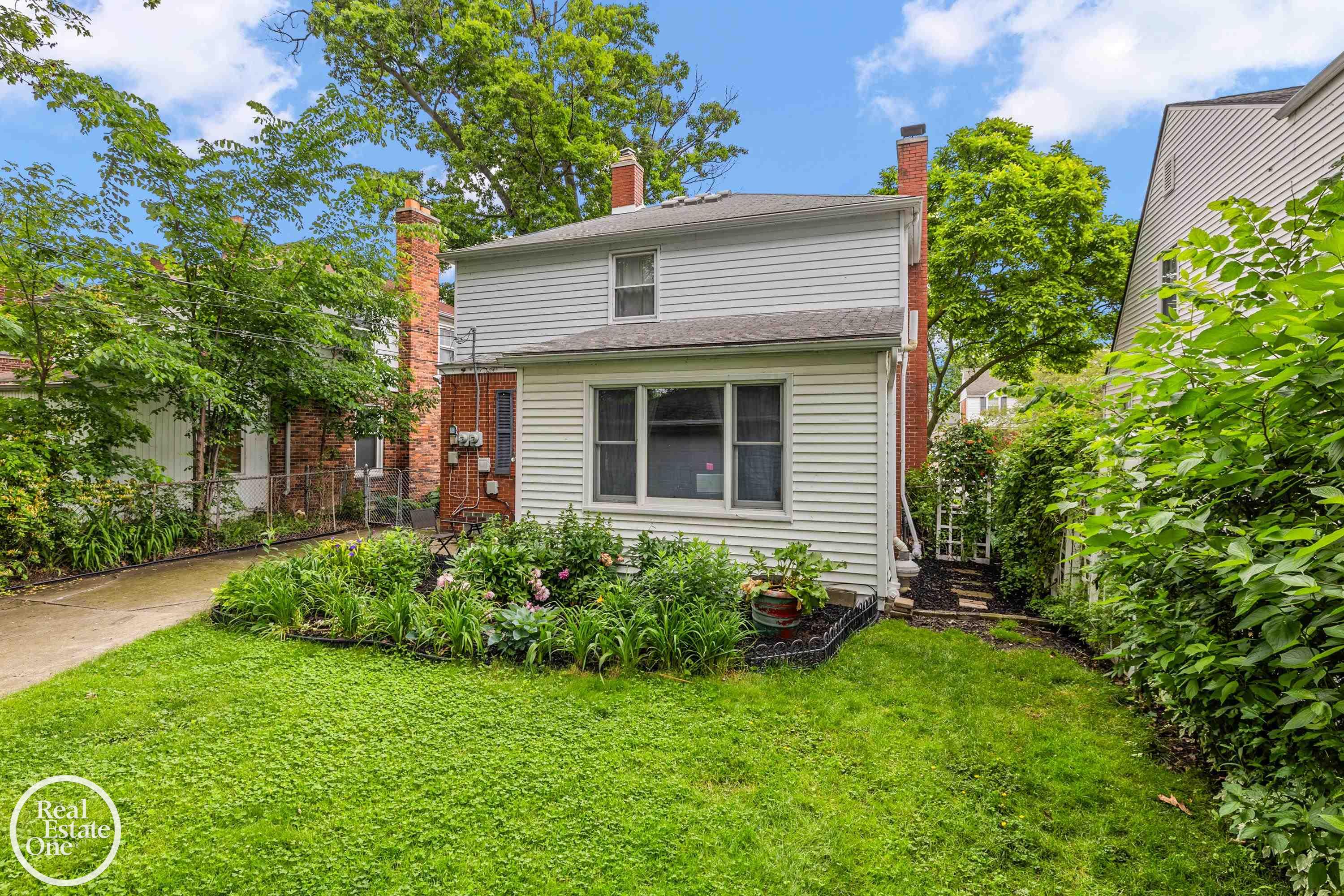 1513 Roslyn Road Grosse Pointe, MI 48236 - Photo 33 of 36 50144102-862e454c-9adf-443f-926d-fd4543d73e8a.JPG