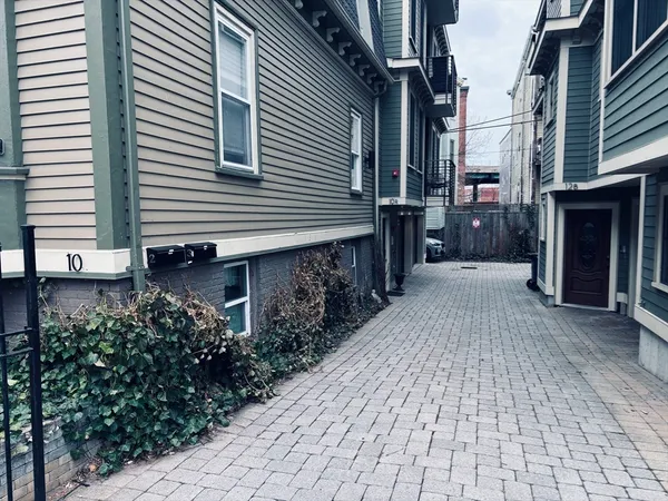 $5,250 | 10 Spring Garden Street, Unit 3, Boston, MA 02125