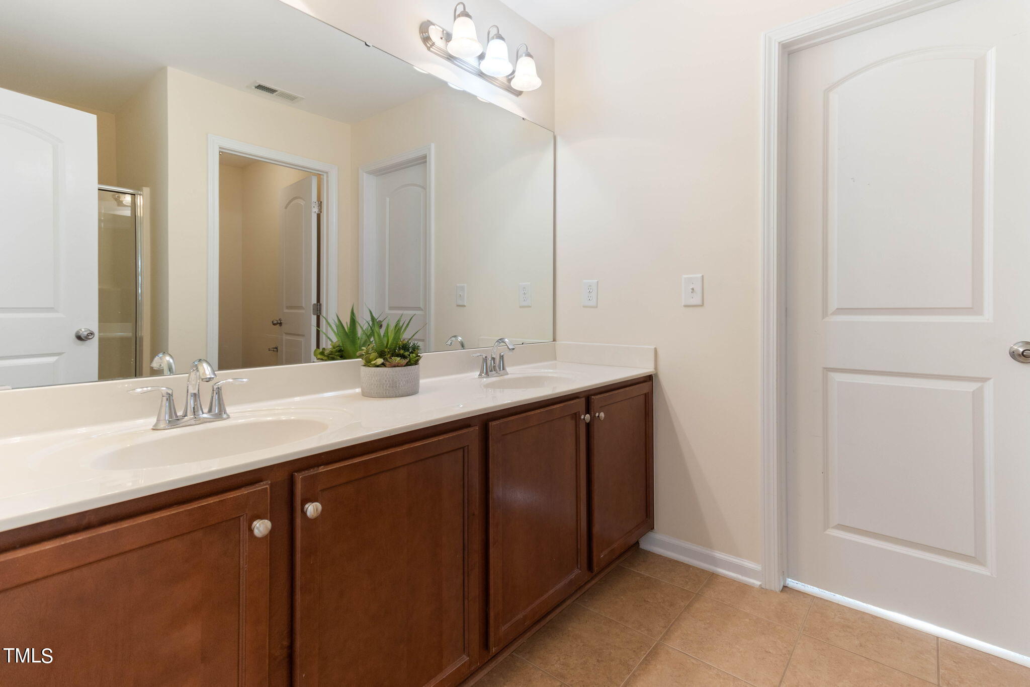 1237 Mantra Court Cary, NC 27513 - Photo 26 of 34 1237 mantra pic29