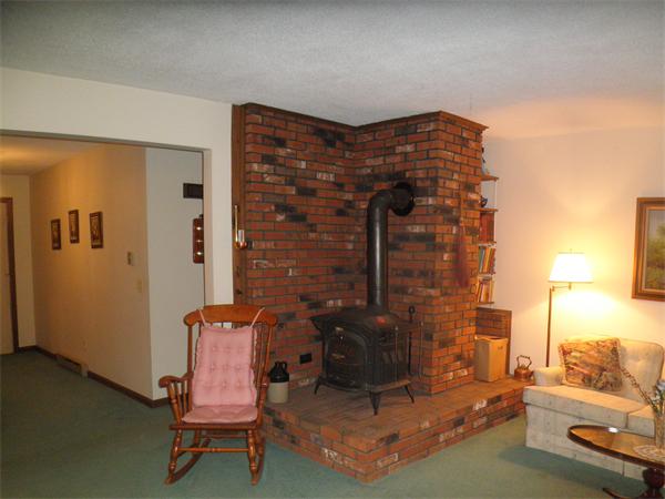 28 Fowler Road Westfield, MA 01085 - Photo 3 of 23 Gallery Image 3