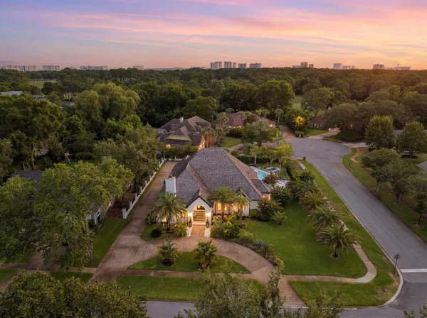 $1,249,700 | 145 Country Club Drive West, Destin, FL 32541