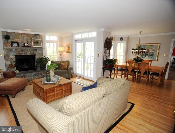 9219 Bells Mill Road Potomac, MD 20854 - Photo 2 of 21 FAMILY ROOM