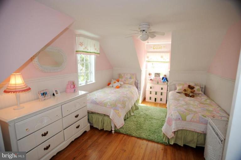 9219 Bells Mill Road Potomac, MD 20854 - Photo 14 of 21 Bedroom #3