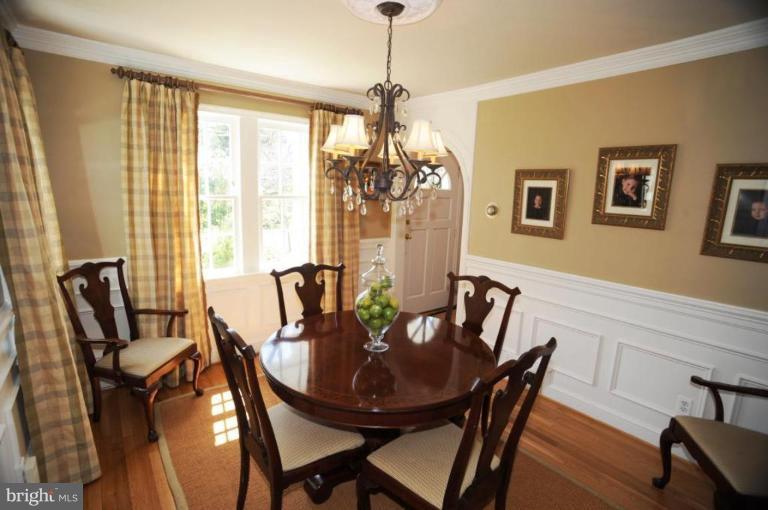 9219 Bells Mill Road Potomac, MD 20854 - Photo 5 of 21 Dining Room