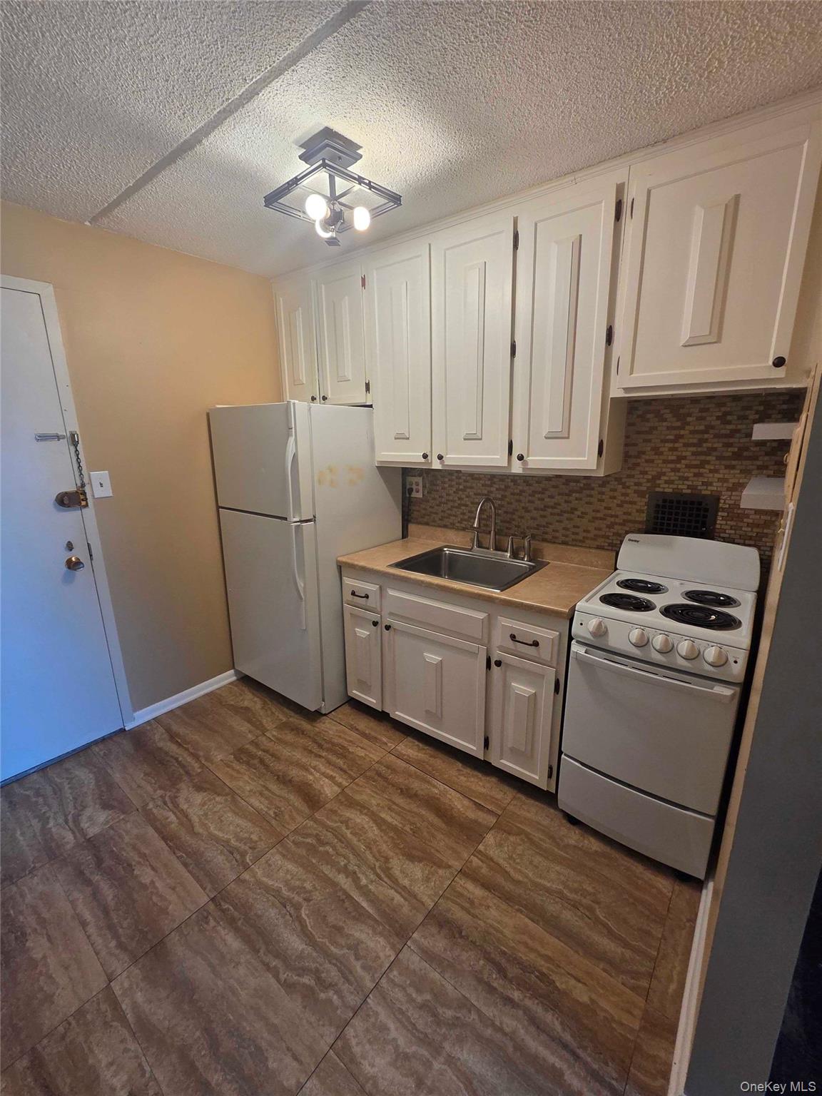160 Academy Street, Unit 3P Poughkeepsie, NY 12601 - Photo 1 of 7