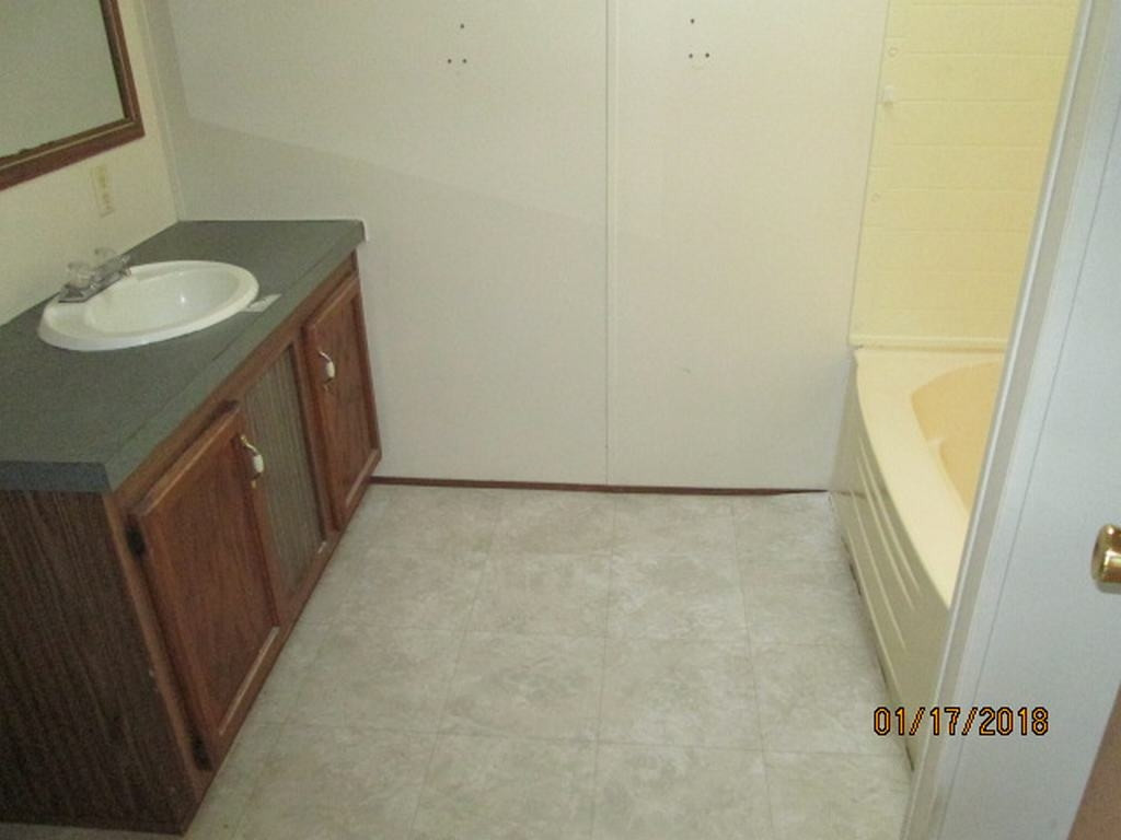 676 Conklin Road Jonesborough, TN 37659 - Photo 11 of 12 BATH 1