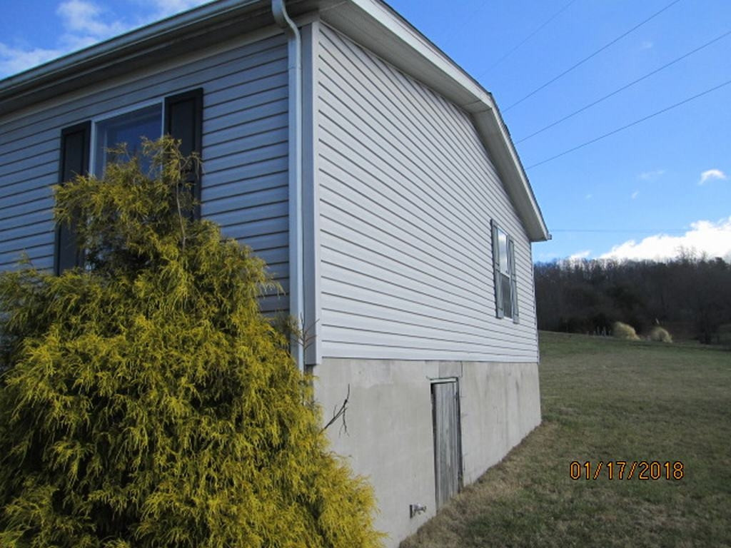 676 Conklin Road Jonesborough, TN 37659 - Photo 2 of 12 RIGHT SIDE