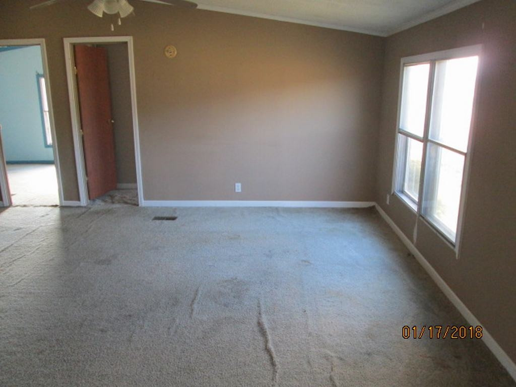 676 Conklin Road Jonesborough, TN 37659 - Photo 6 of 12 LIVING ROOM
