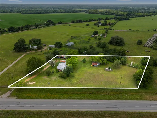 $350,000 | 5612 Hwy 71 E Smithville Tx 78957 East, Smithville, TX 78957