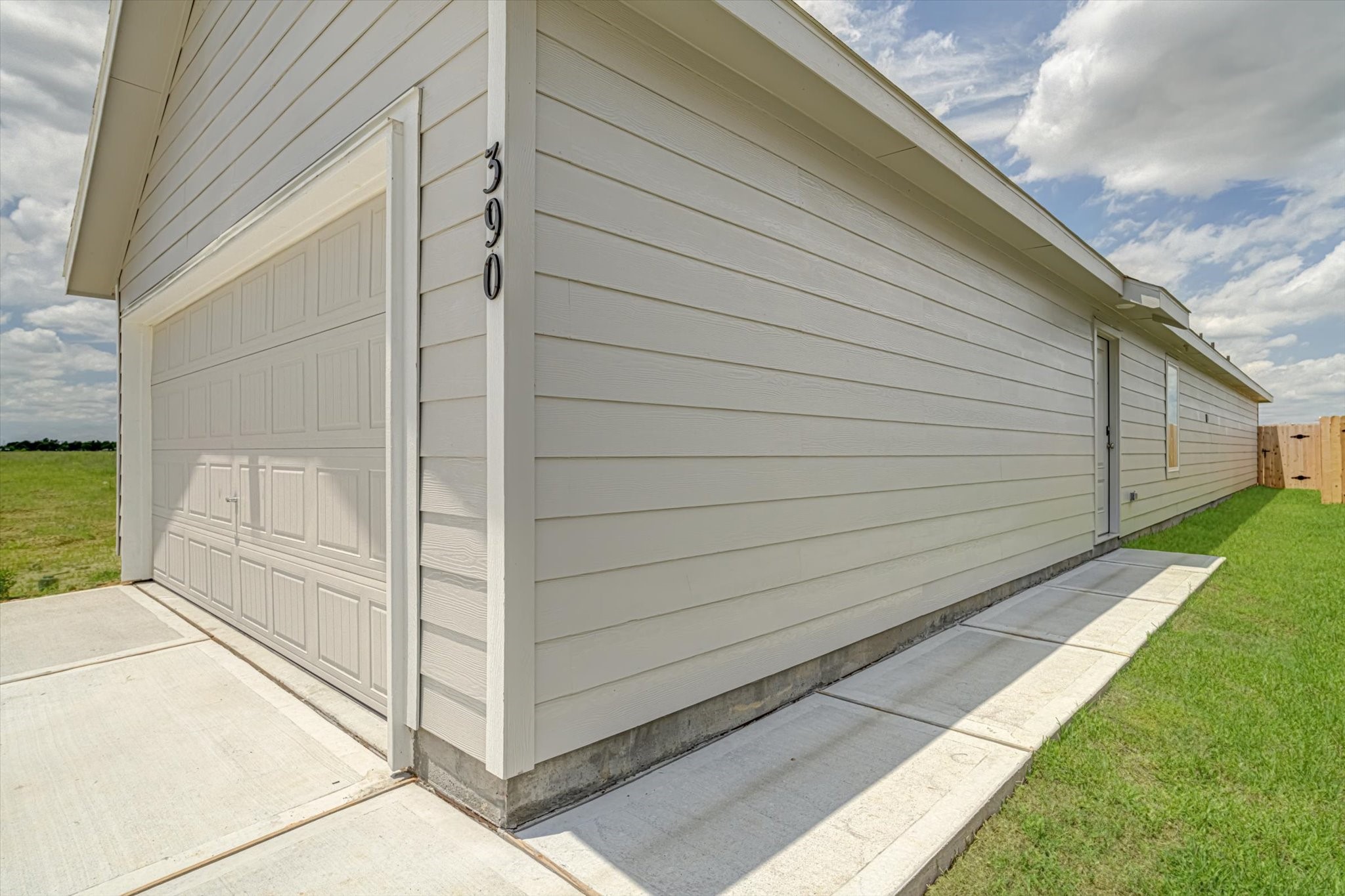 390 Lucia Way Cleveland, TX 77327 - Photo 4 of 38