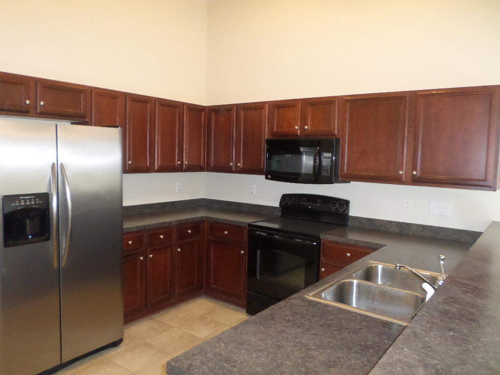 264 Island Green Road Goose Creek, SC 29445 - Photo 3 of 18 264 Island Green kitchen