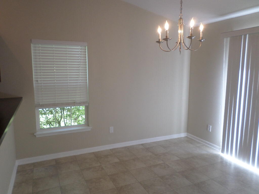264 Island Green Road Goose Creek, SC 29445 - Photo 4 of 18 264 Island Green dining