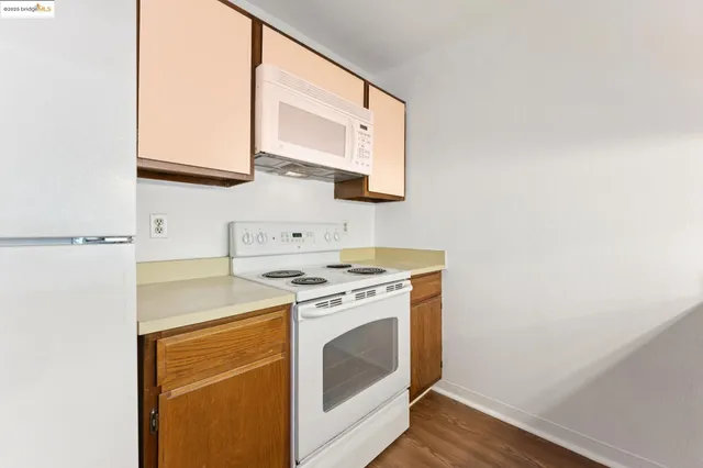 $449,000 | 325 Vernon Street, Unit 105, Oakland, CA 94610