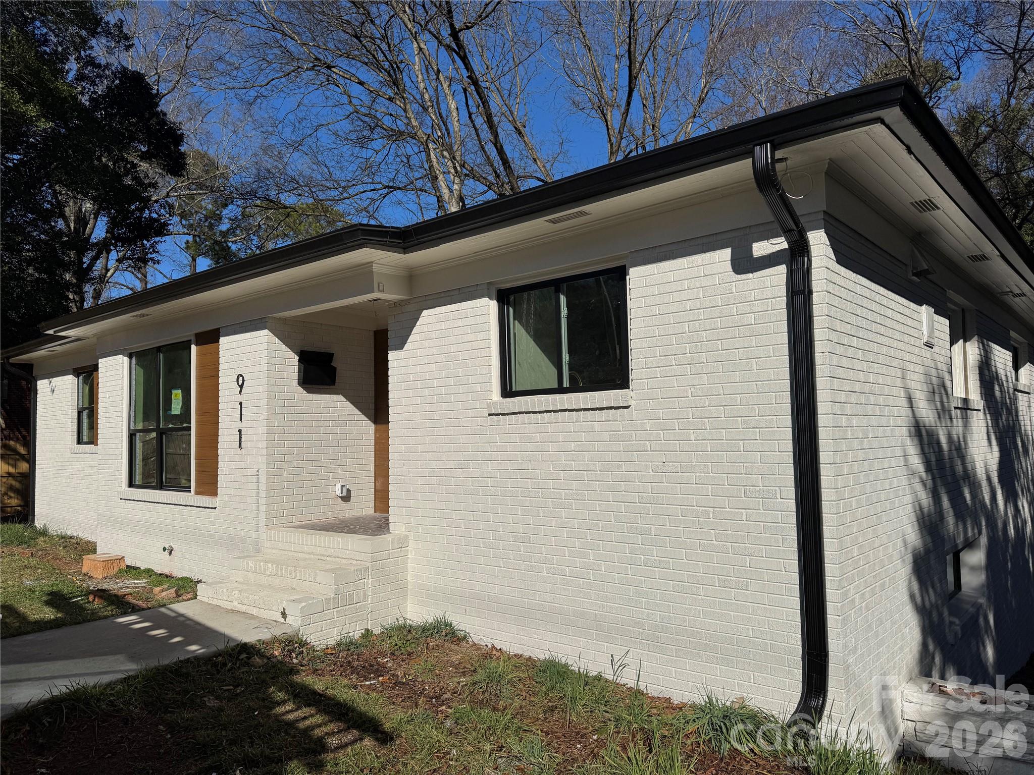 911 East Woodlawn Road Charlotte, NC 28209 - Photo 1 of 2