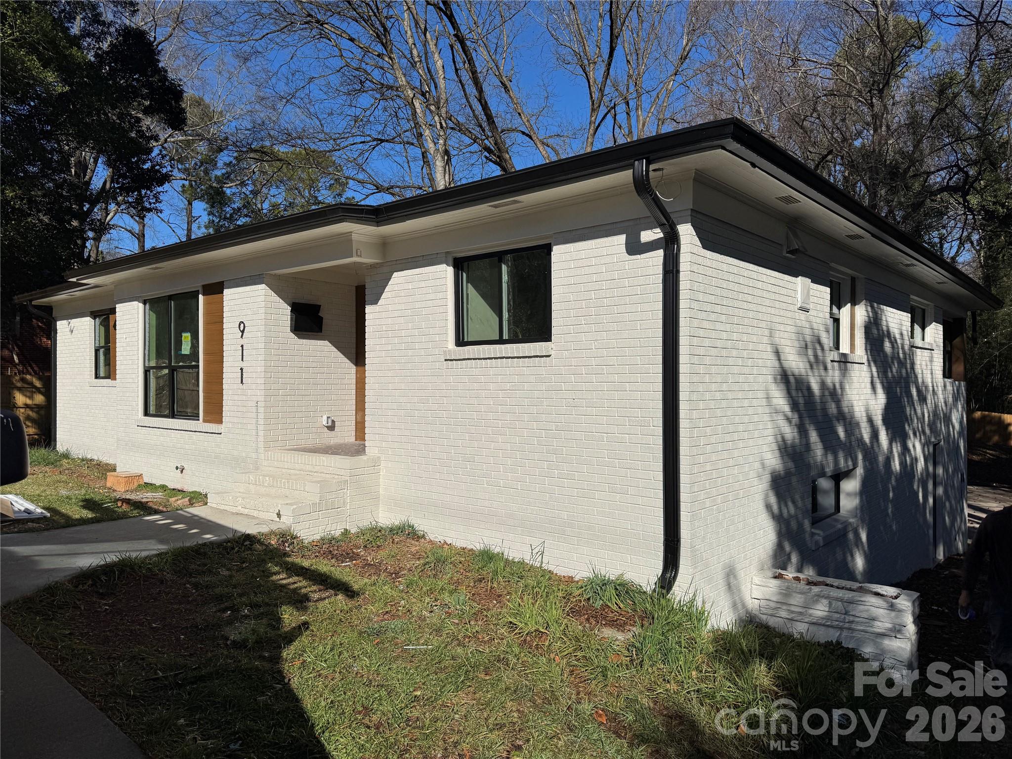 911 East Woodlawn Road Charlotte, NC 28209 - Photo 2 of 2