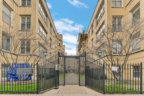 $1,700 | 5454 South Cornell Avenue, Unit 3E, Chicago, IL 60615