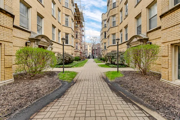 $1,700 | 5454 South Cornell Avenue, Unit 3E, Chicago, IL 60615