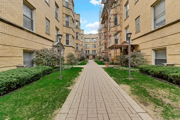 $1,700 | 5454 South Cornell Avenue, Unit 3E, Chicago, IL 60615