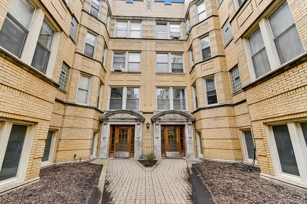 $1,700 | 5454 South Cornell Avenue, Unit 3E, Chicago, IL 60615