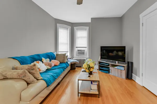 $1,700 | 5454 South Cornell Avenue, Unit 3E, Chicago, IL 60615