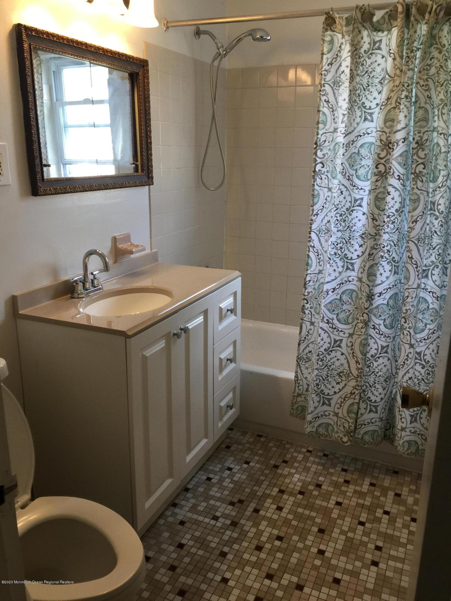 3 Windsor Terrace, Unit F Freehold, NJ 07728 - Photo 9 of 9 bathroom