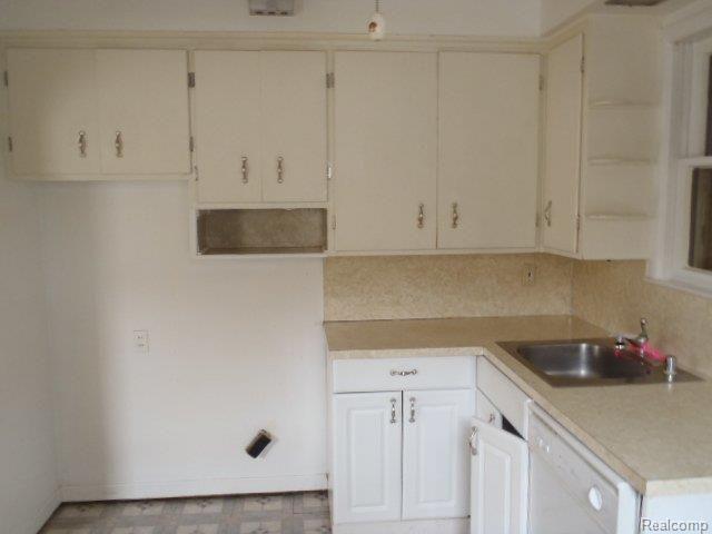 20919 Ridgemont Road Harper Woods, MI 48225 - Photo 7 of 15 PA262669.JPG