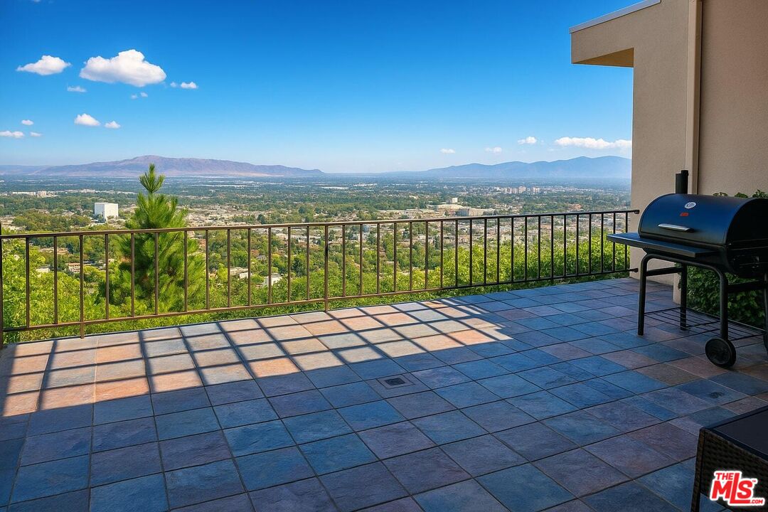 3873 Beverly Ridge Drive Sherman Oaks, CA 91423 - Photo 2 of 15 a view of a terrace with sky view