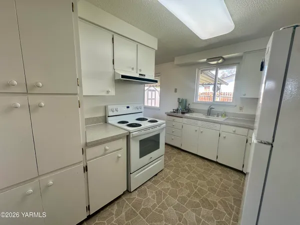 $375,000 | 3001 Clinton Way, Yakima, WA 98902