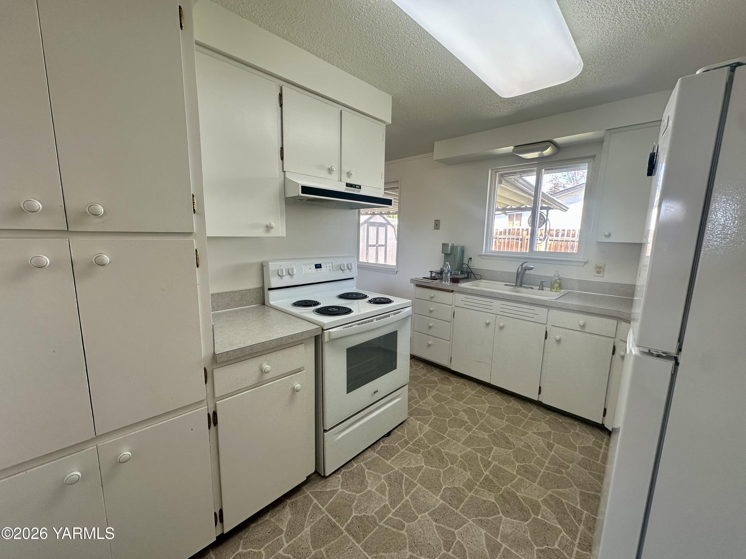 3001 Clinton Way Yakima, WA 98902 - Photo 12 of 38 IMG_1675