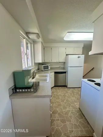 $375,000 | 3001 Clinton Way, Yakima, WA 98902