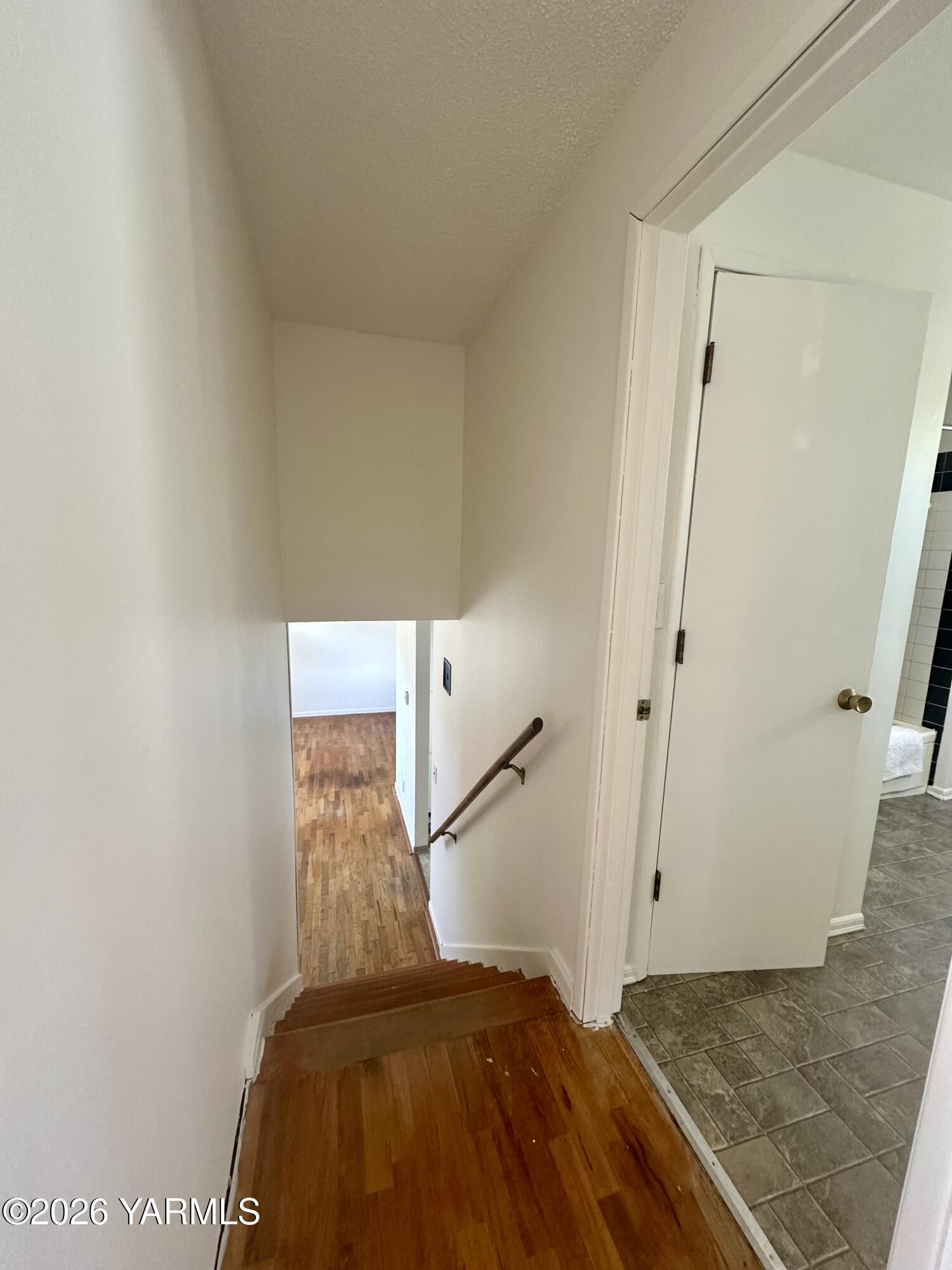 3001 Clinton Way Yakima, WA 98902 - Photo 15 of 38 Stairs to main level