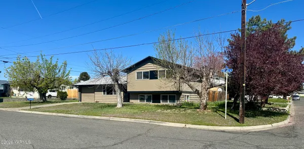 $375,000 | 3001 Clinton Way, Yakima, WA 98902