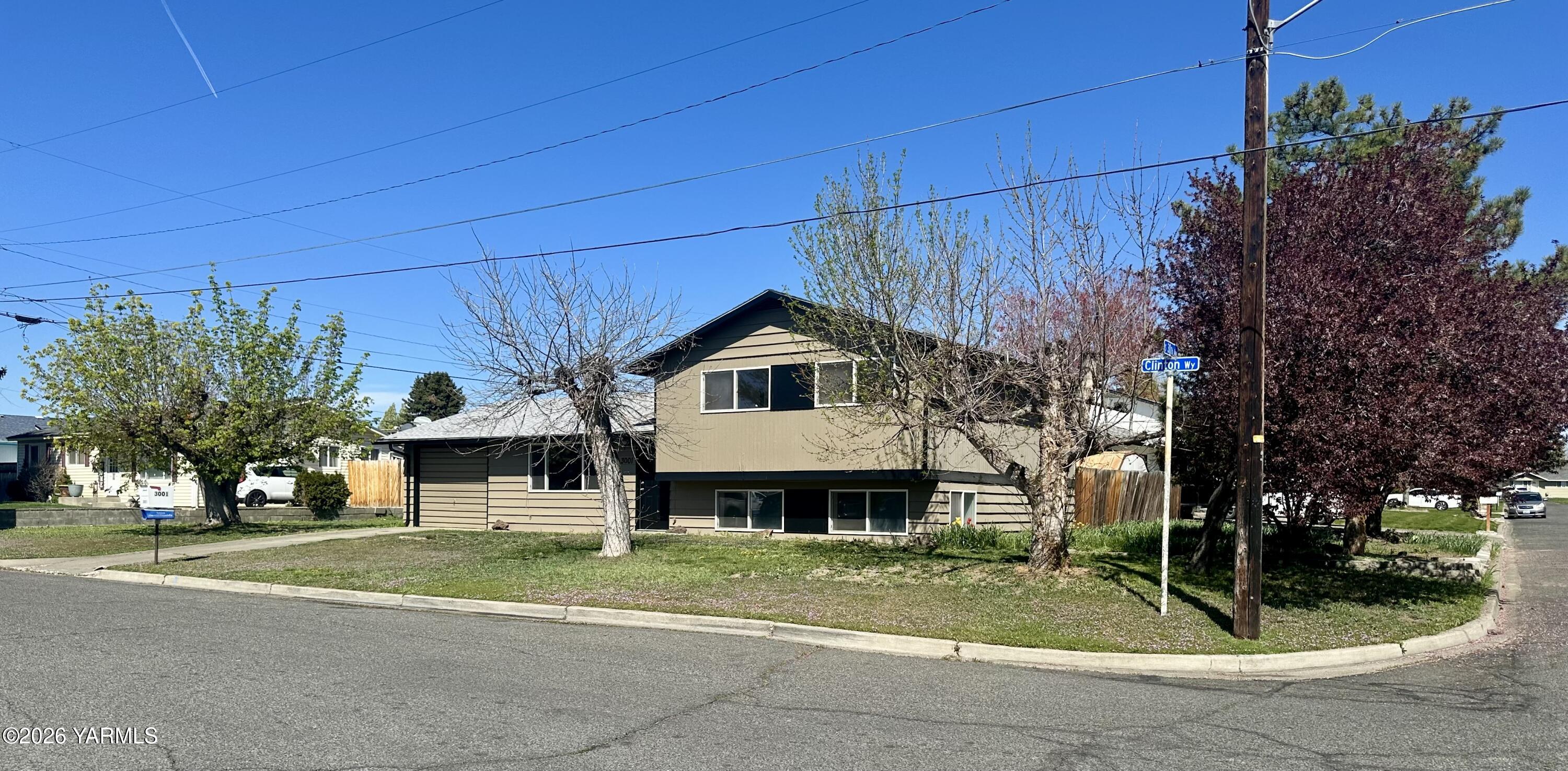 3001 Clinton Way Yakima, WA 98902 - Photo 2 of 38 Front