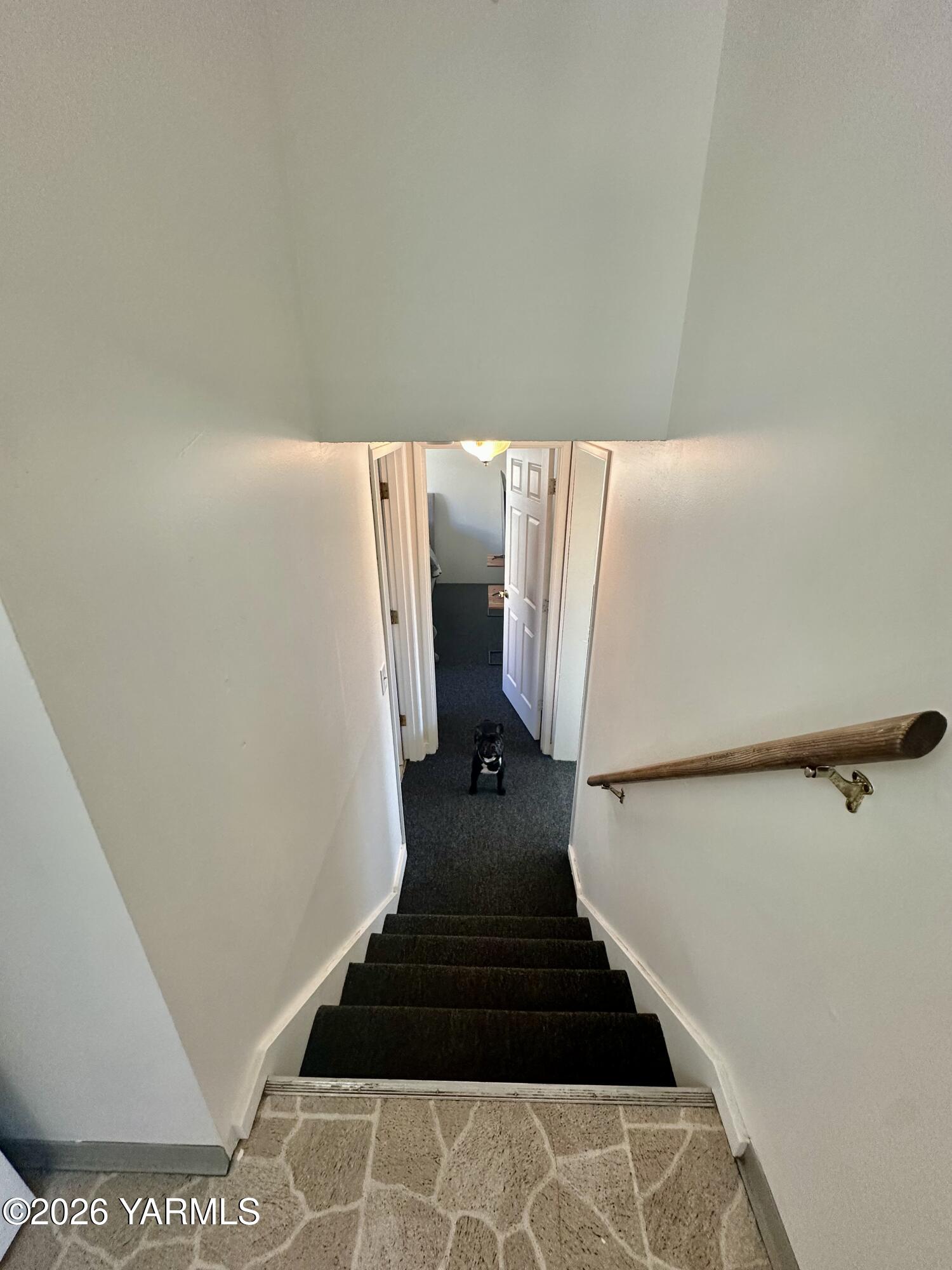 3001 Clinton Way Yakima, WA 98902 - Photo 26 of 38 Down stairs hallway