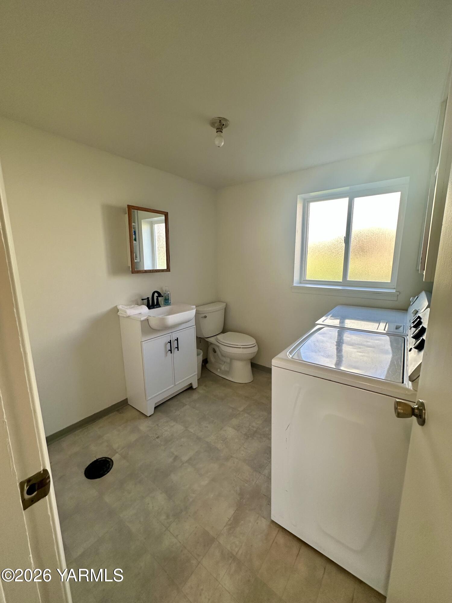 3001 Clinton Way Yakima, WA 98902 - Photo 29 of 38 Down stairs Bath Laundry
