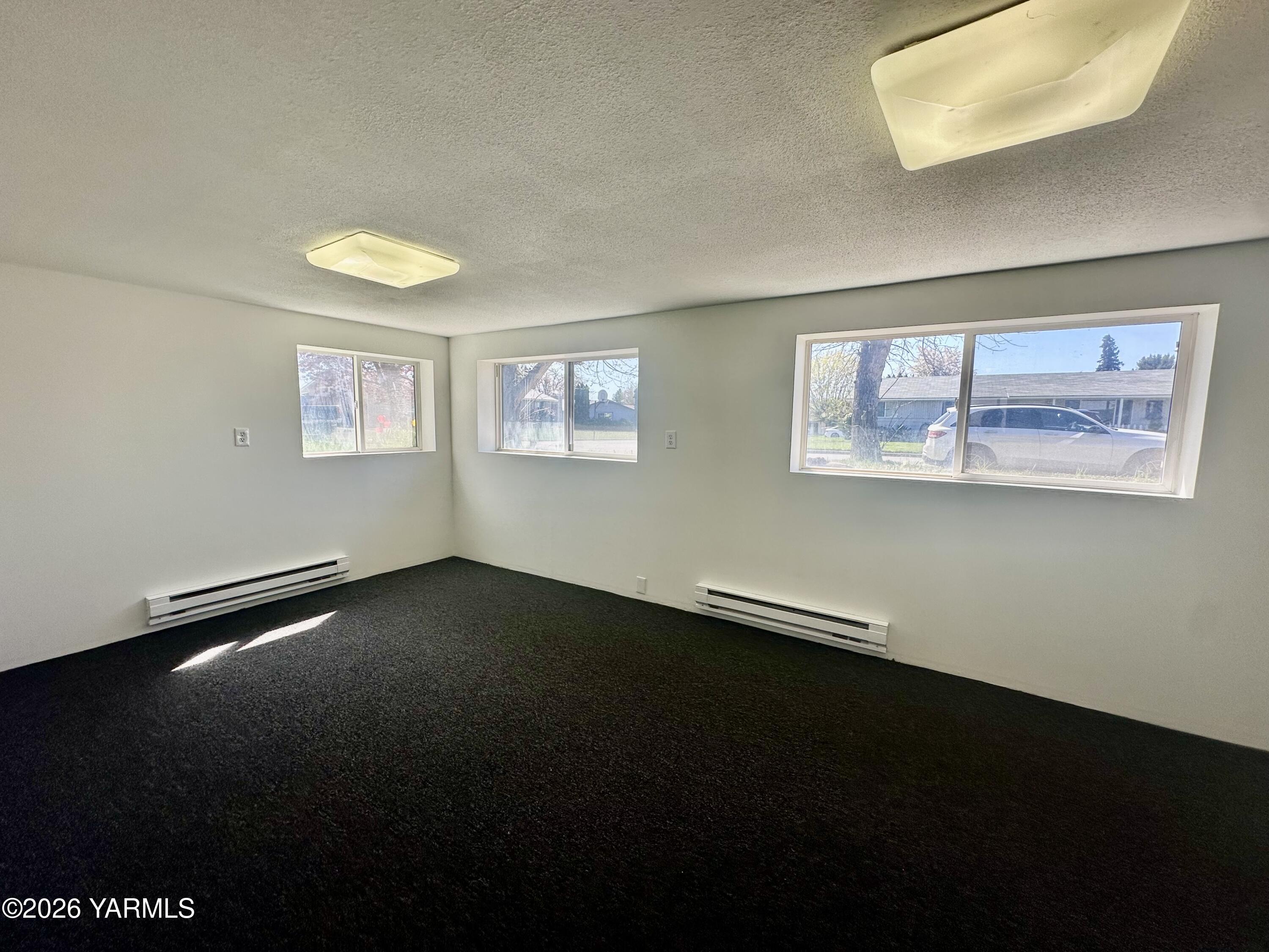 3001 Clinton Way Yakima, WA 98902 - Photo 32 of 38 Down stairs family Room