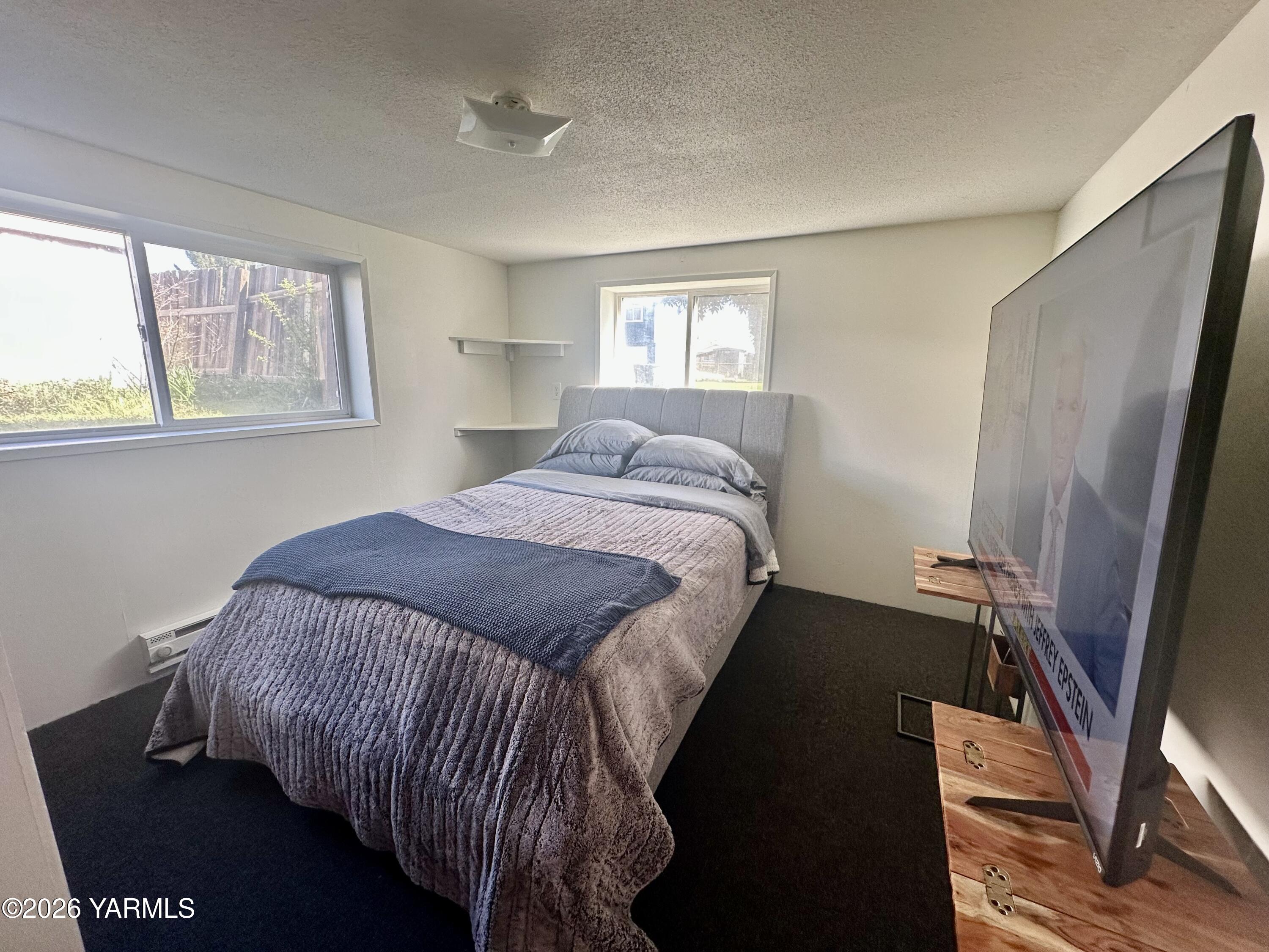 3001 Clinton Way Yakima, WA 98902 - Photo 33 of 38 Down stairs bedroom