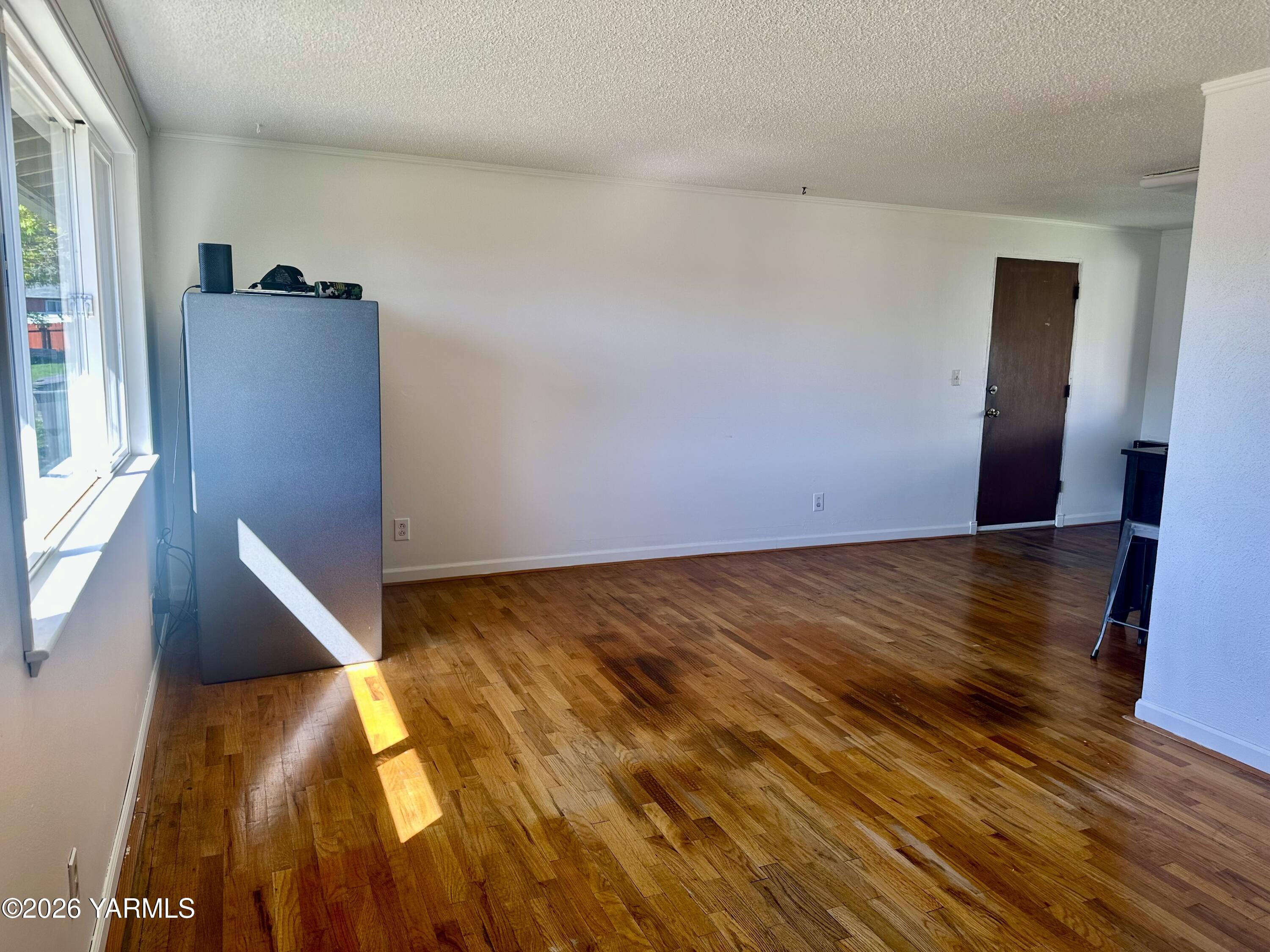 3001 Clinton Way Yakima, WA 98902 - Photo 8 of 38 Living room