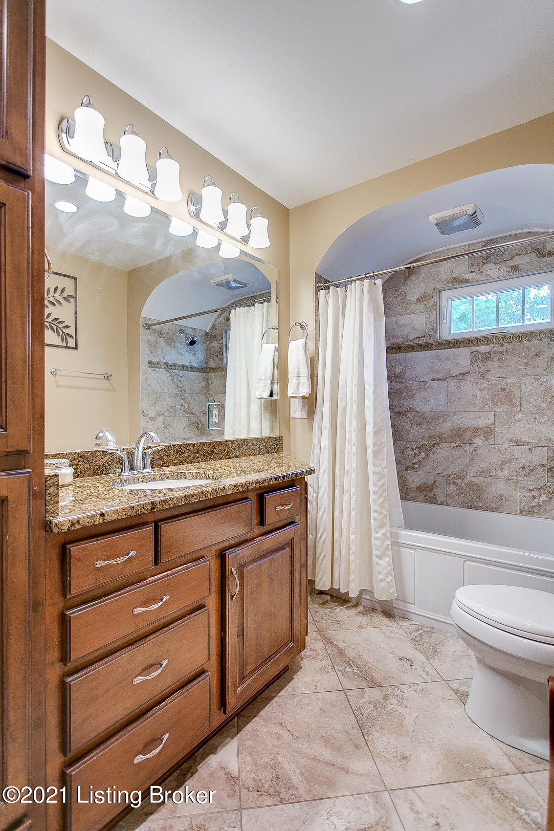 2308 Meadow Road Louisville, KY 40205 - Photo 28 of 46 second floor bathroom