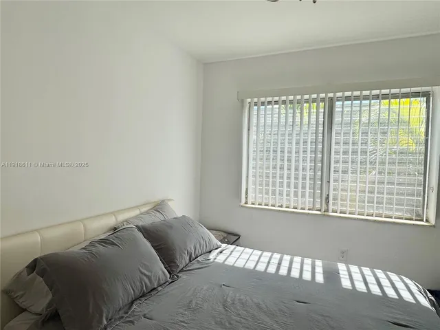 $1,500 | 4740 Pine Tree Drive, Unit 32, Miami Beach, FL 33140