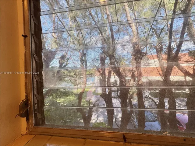 $1,500 | 4740 Pine Tree Drive, Unit 32, Miami Beach, FL 33140