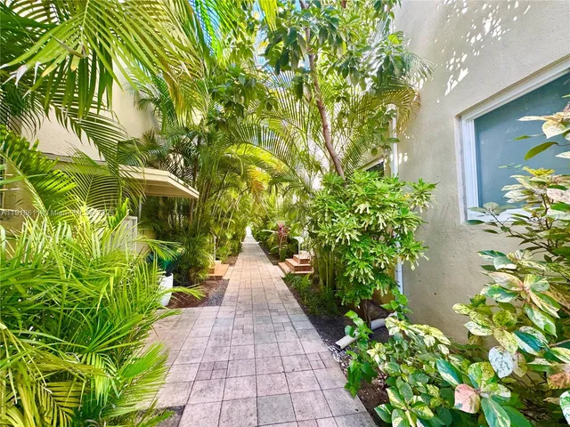 $1,500 | 4740 Pine Tree Drive, Unit 32, Miami Beach, FL 33140