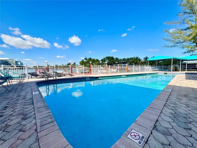 $1,500 | 4740 Pine Tree Drive, Unit 32, Miami Beach, FL 33140