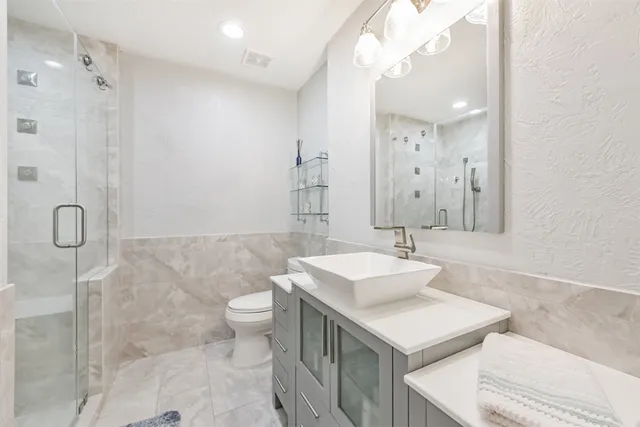 $190,000 | 2330 Lakewood Yacht Club Drive, Unit 3, Seabrook, TX 77586